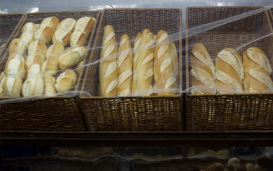 Variedade de pães artesanais da Padaria União